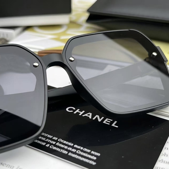 <AUTHENTIC>Chanel Oversized Square Black Sunglasses - Picture 4 of 4
